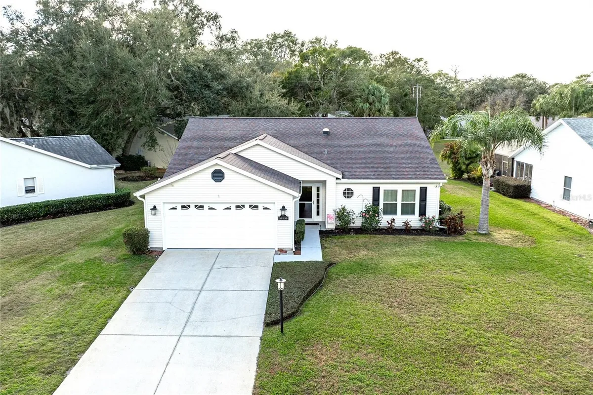 Property Slideshow image 1 of 36 | 25735 glen eagle dr, Leesburg, FL, 34748