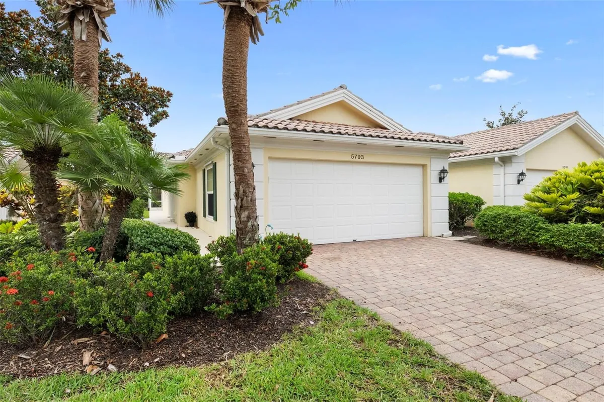 Property Slideshow image 1 of 45 | 5793 ithaca way, Sarasota, FL, 34238