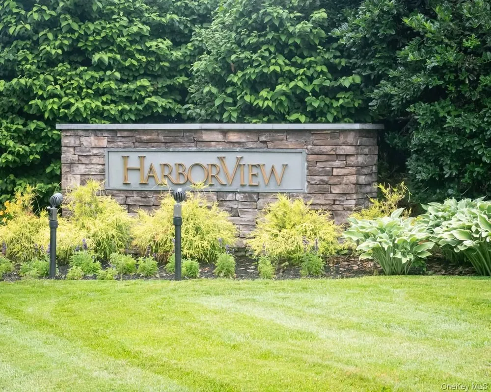 Property Slideshow image 1 of 43 | 100 harbor view dr 251, North Hempstead, NY, 11050