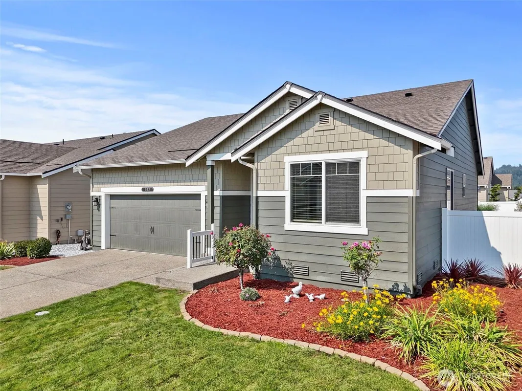 Property Slideshow image 1 of 38 | 103 hickory ave 35, Orting, WA, 98360