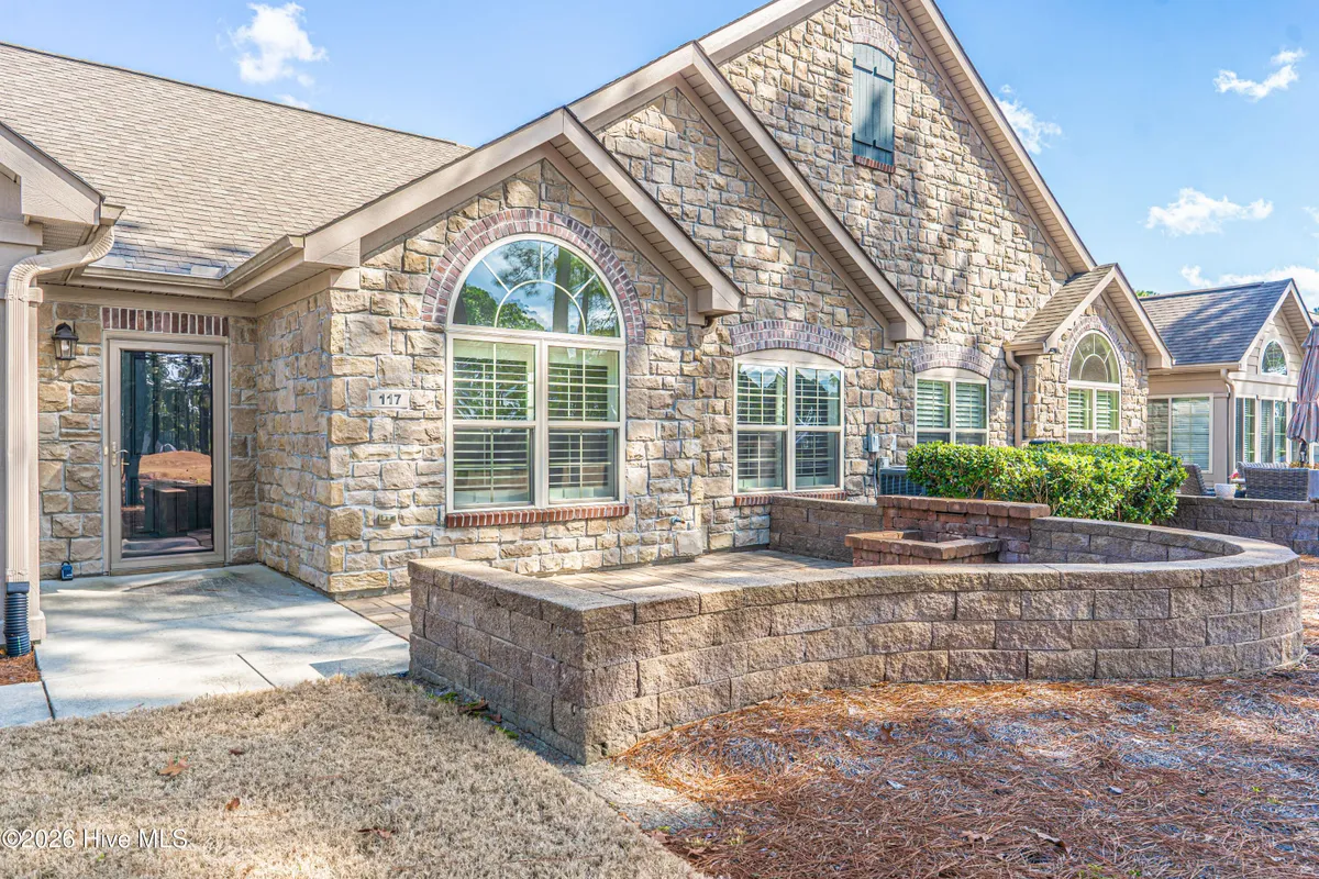 Property Slideshow image 1 of 47 | 117 w chelsea ct, Southern Pines, NC, 28387
