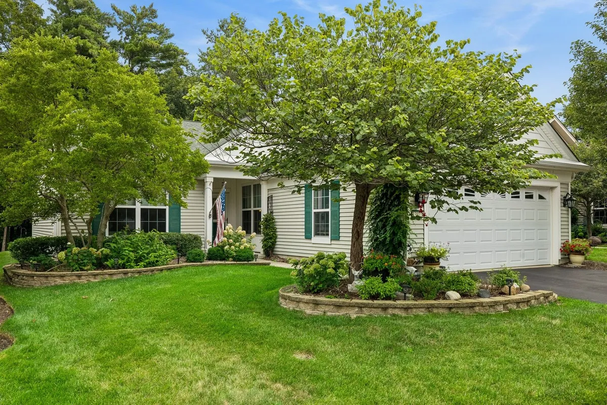 Property Slideshow image 1 of 25 | 13972 redmond dr, Huntley, IL, 60142