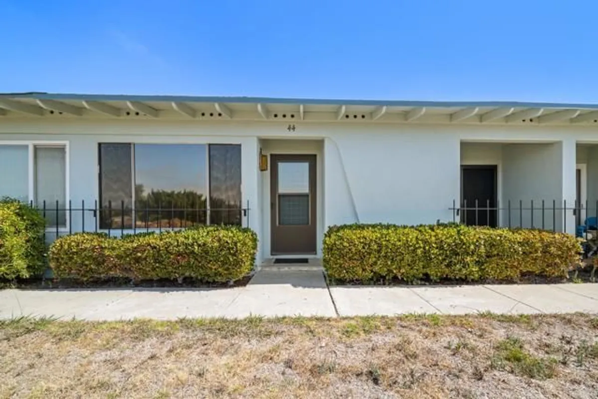 Property Slideshow image 1 of 31 | 3839 vista campana 44, Oceanside, CA, 92057