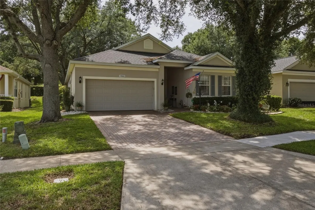 Property Slideshow image 1 of 44 | 1066 mesa verde ct, Clermont, FL, 34711