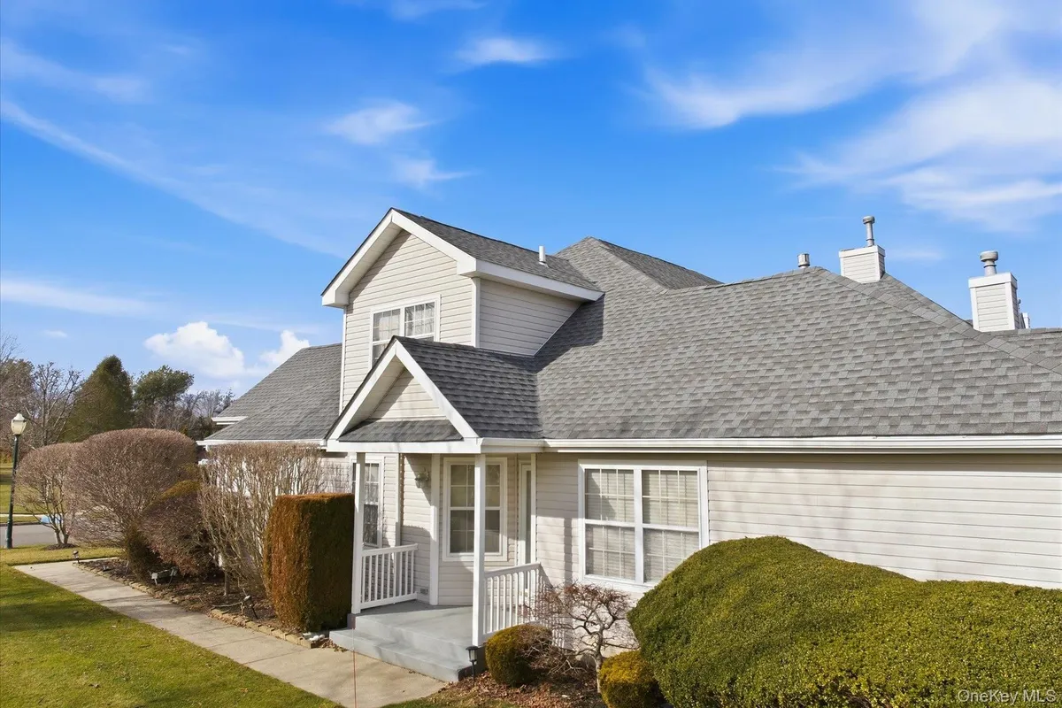 Property Slideshow image 1 of 28 | 23 goose neck ln, Riverhead, NY, 11901
