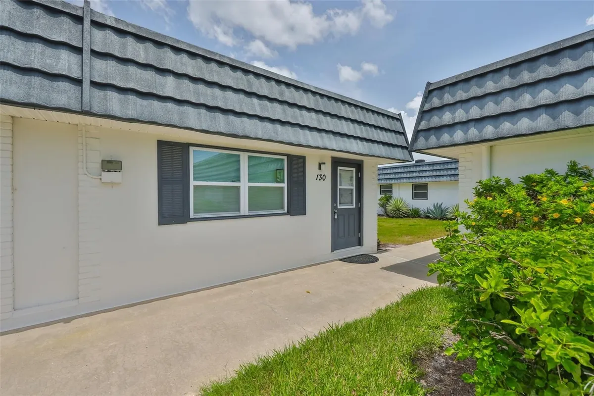 Property Slideshow image 1 of 53 | 301 kings blvd 130, Sun City Center, FL, 33573
