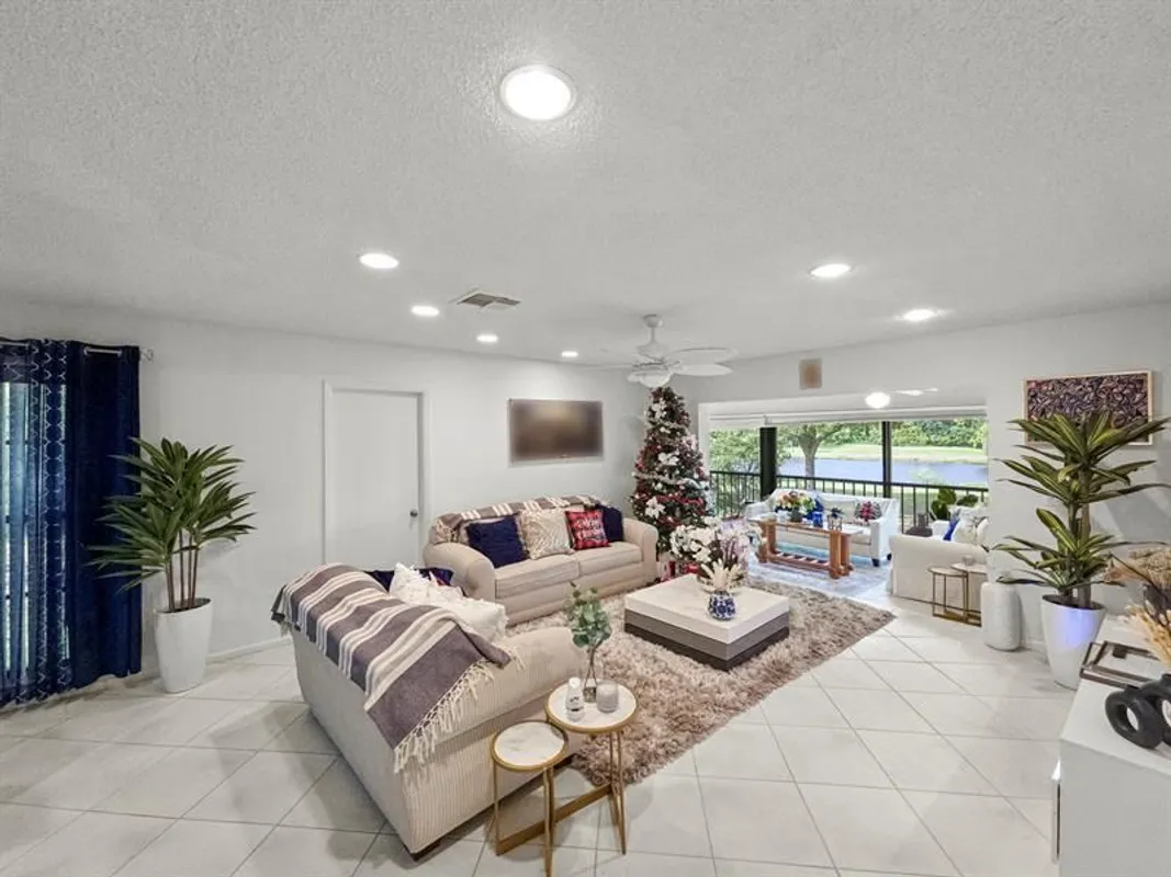Property Slideshow image 1 of 17 | 9286 vista del lago apt 35b, Boca Raton, FL, 33428