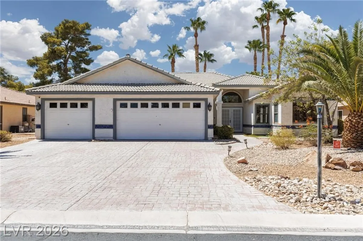 Property Slideshow image 1 of 52 | 5305 braemar dr, Las Vegas, NV, 89130