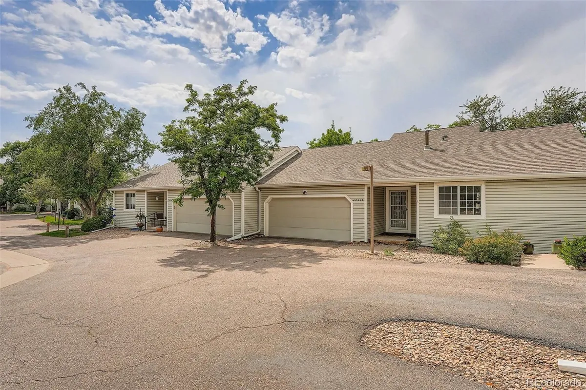 Property Slideshow image 1 of 22 | 2800 s heather gardens way b, Aurora, CO, 80014