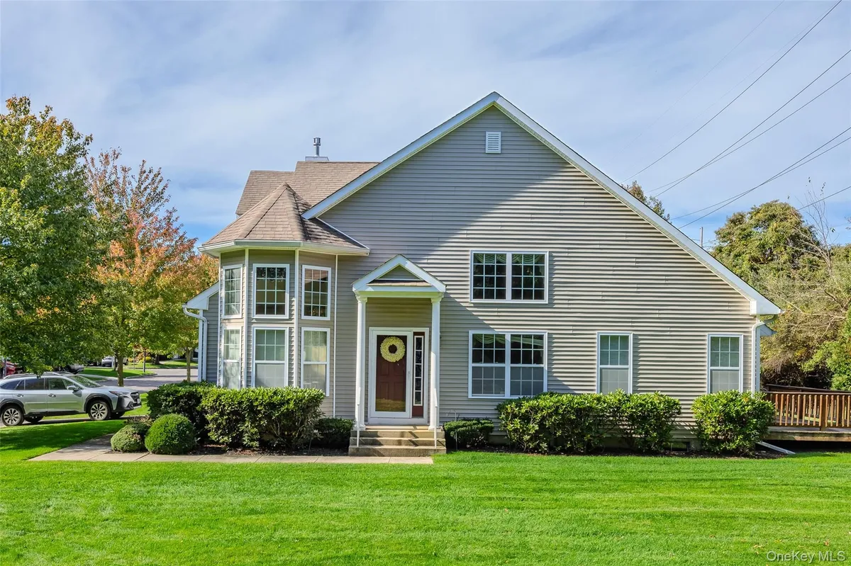 Property Slideshow image 1 of 32 | 48 avery ln, Miller Place, NY, 11764