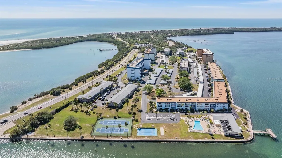 Property Slideshow image 1 of 50 | 7 dunoon pl 304, Dunedin, FL, 34698