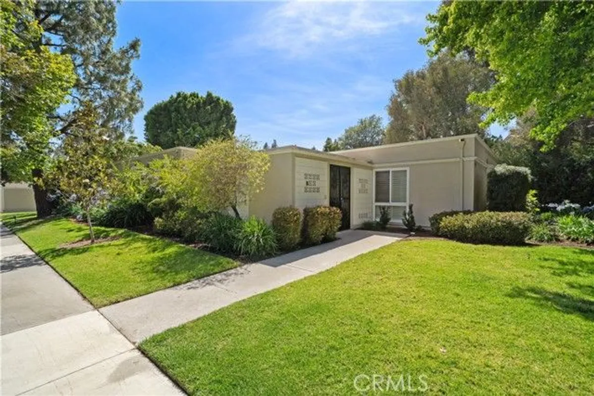 Property Slideshow image 1 of 20 | 755 avenida majorca b, Laguna Woods, CA, 92637
