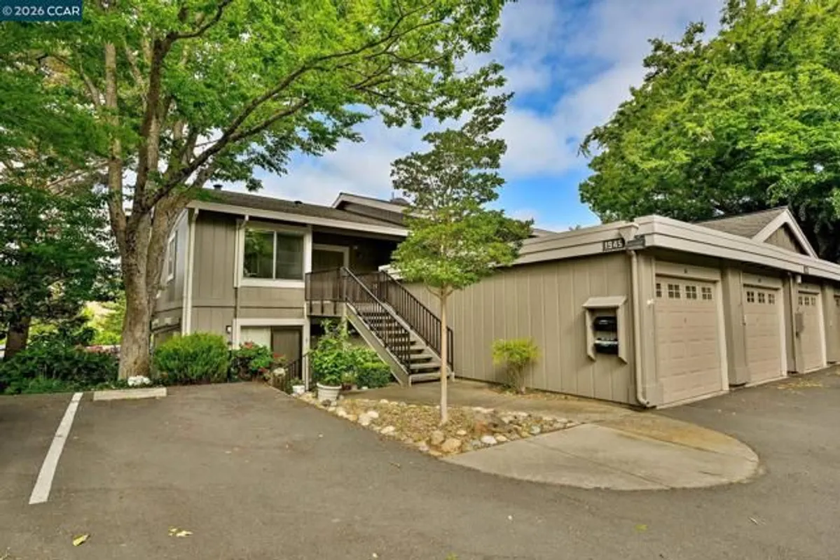 Property Slideshow image 1 of 43 | 1945 cactus ct 1, Walnut Creek, CA, 94595