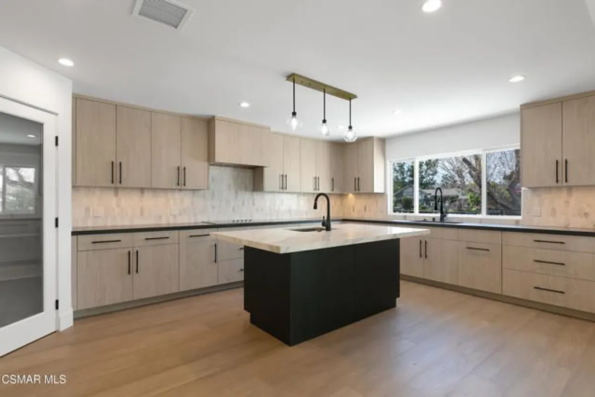 Property Slideshow image 1 of 27 | 32164 beachlake ln, Westlake Village, CA, 91361