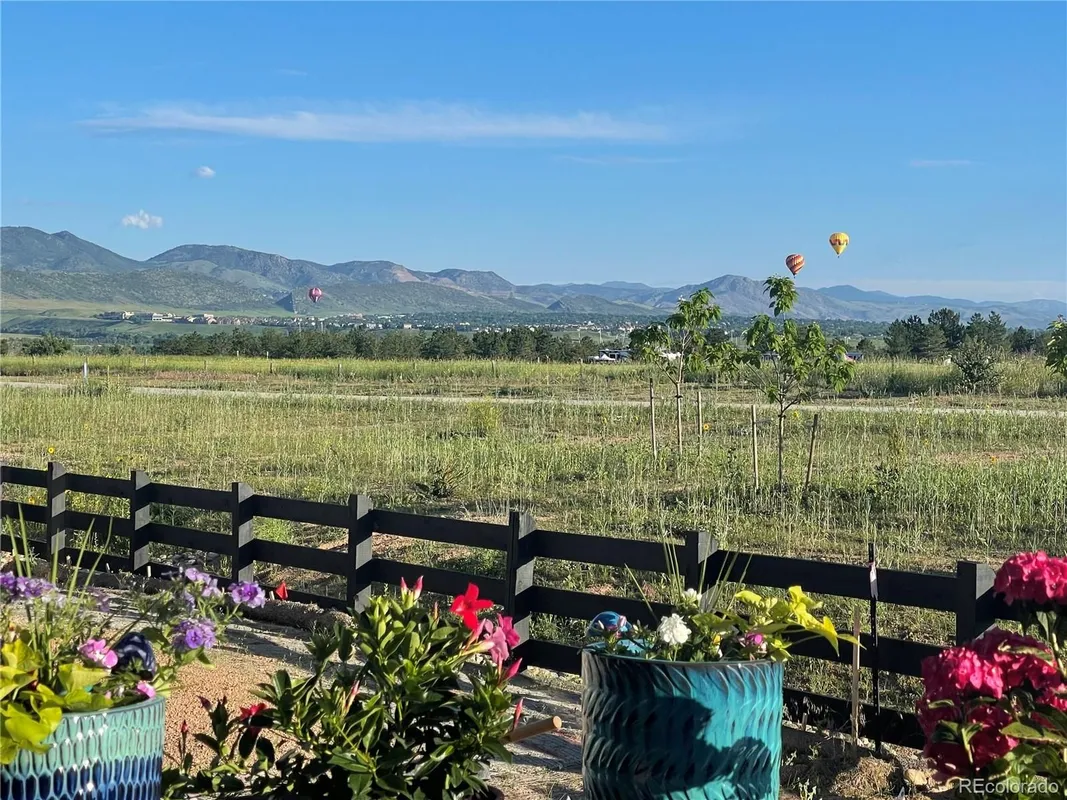 Property Slideshow image 1 of 36 | 9505 autumn moon ave, Littleton, CO, 80125