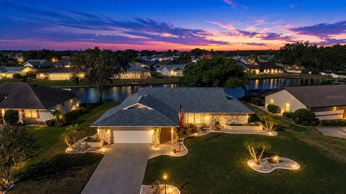 Property Slideshow image 1 of 70 | 2016 e view dr, Sun City Center, FL, 33573