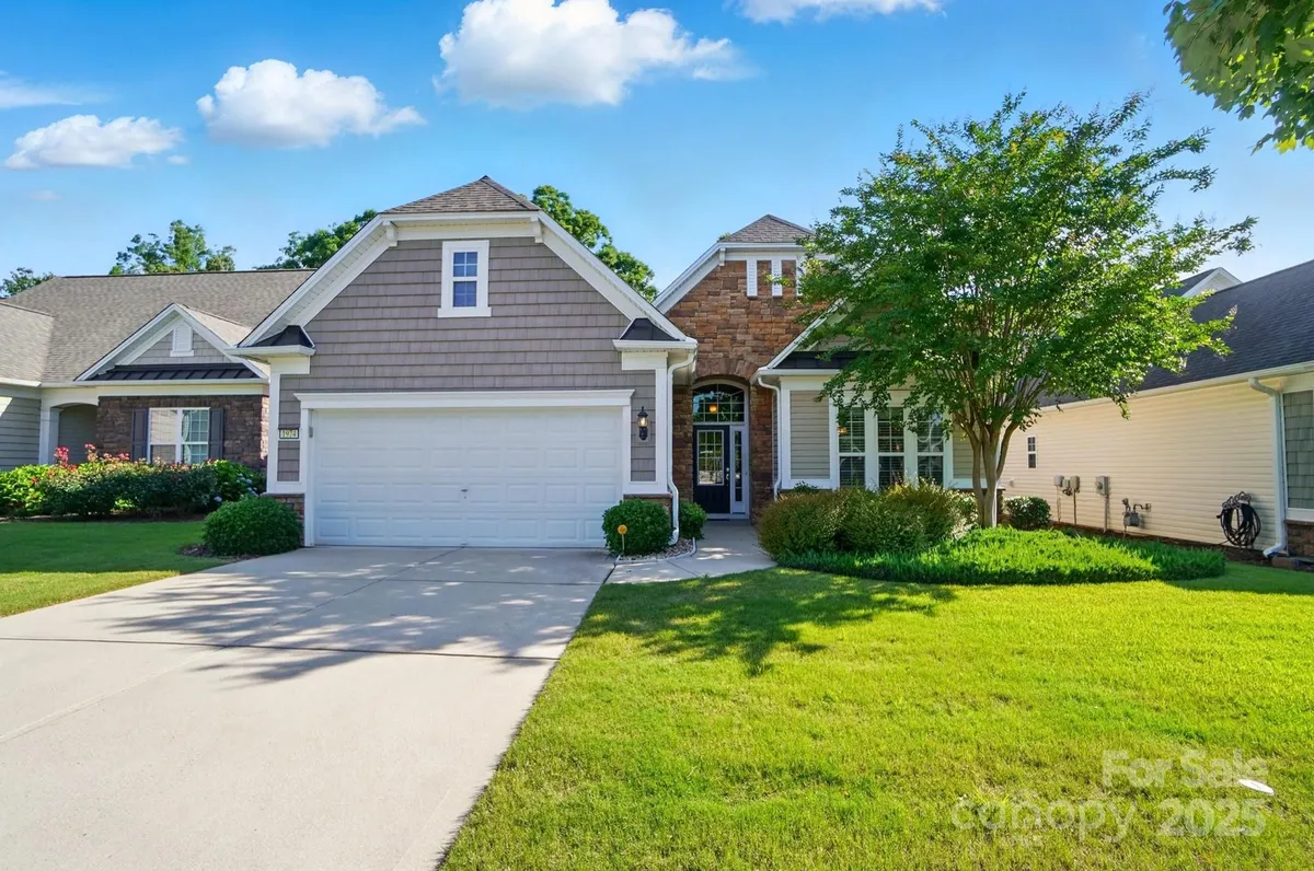 Property Slideshow image 1 of 30 | 1974 links view dr, Fort Mill, SC, 29707