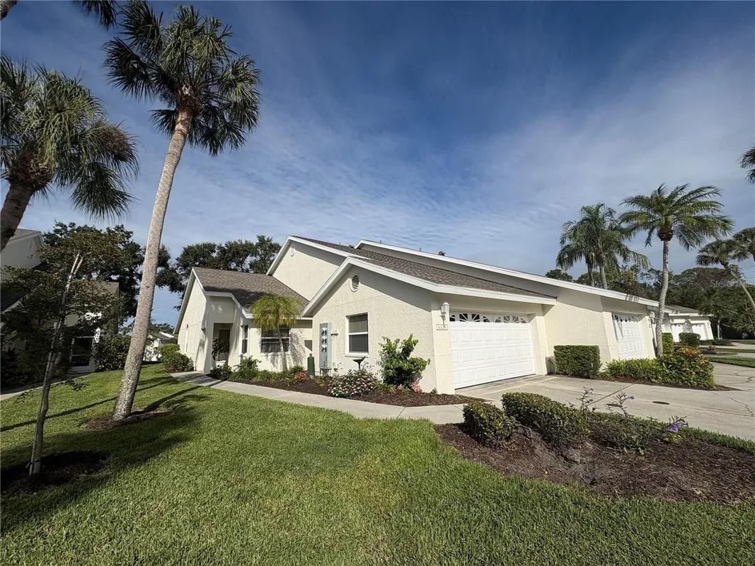 Property Slideshow image 1 of 29 | 6228 country club way, Sarasota, FL, 34243