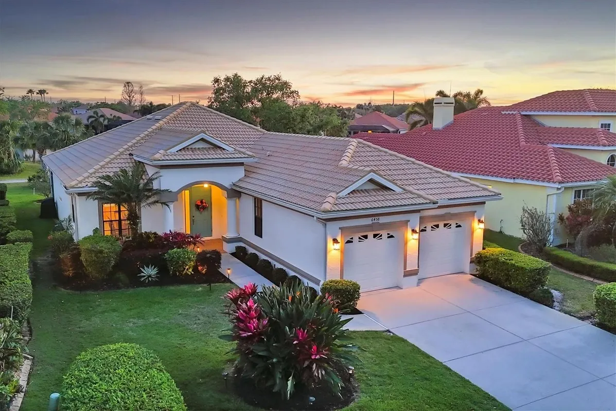 Property Slideshow image 1 of 79 | 6458 tailfeather way, Bradenton, FL, 34203