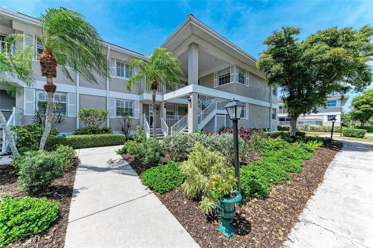 Property Slideshow image 1 of 66 | 628 estuary dr, Bradenton, FL, 34209
