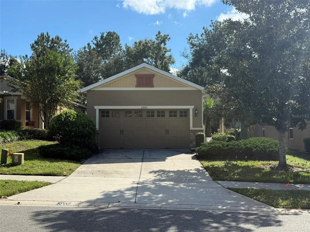 Property Slideshow image 1 of 29 | 21846 belgian ct, Mount Dora, FL, 32757