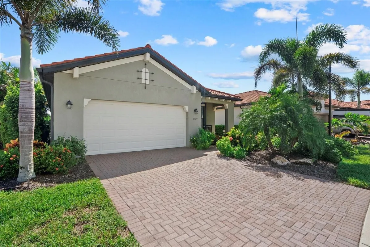 Property Slideshow image 1 of 66 | 10189 fiddlewood dr, Venice, FL, 34293