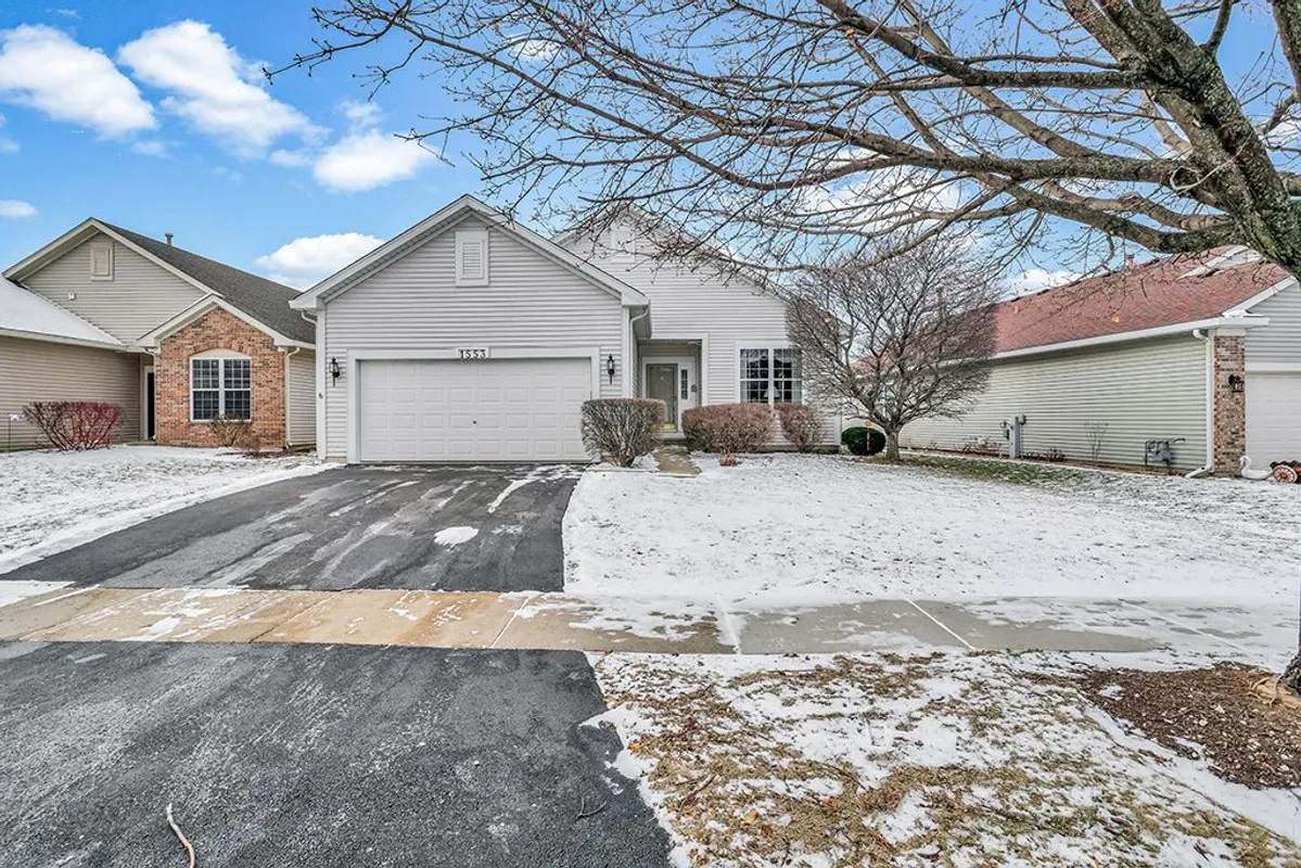 Property Slideshow image 1 of 28 | 1553 benzie cir, Romeoville, IL, 60446