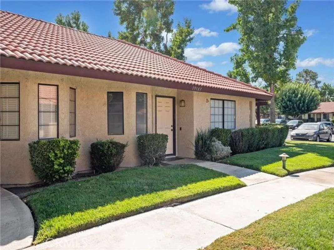 Property Slideshow image 1 of 27 | 19183 elm dr, Apple Valley, CA, 92308
