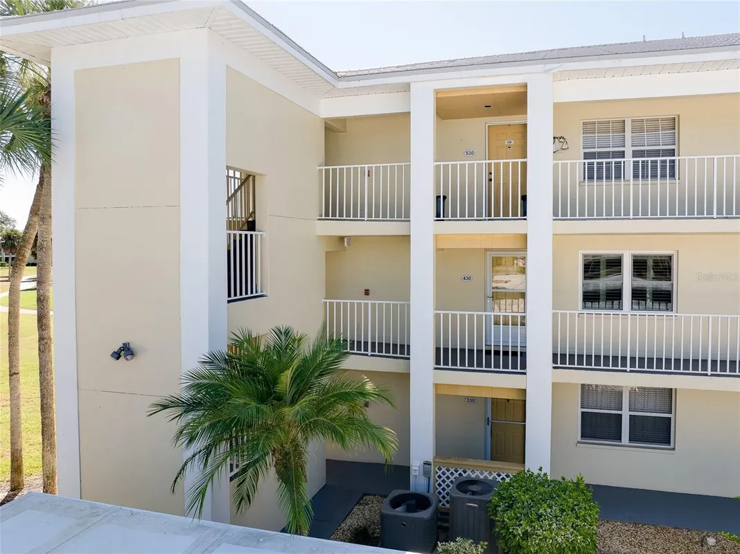 Property Slideshow image 1 of 68 | 433 cerromar ln 430, Venice, FL, 34293