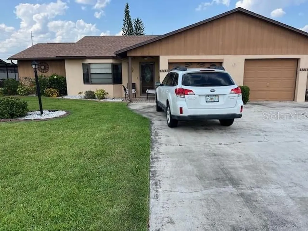 Property Slideshow image 1 of 8 | 3718 thunderbird hill cir, Sebring, FL, 33872