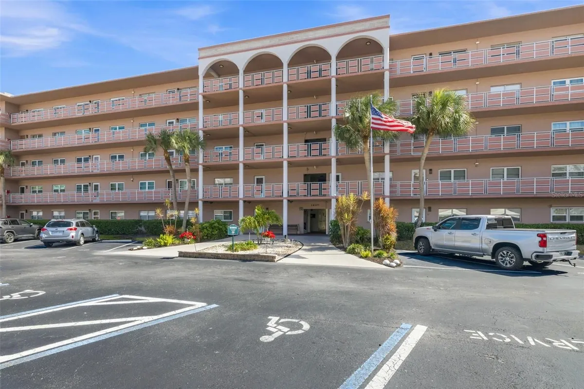 Property Slideshow image 1 of 47 | 5521 80th st 212, St Petersburg, FL, 33709