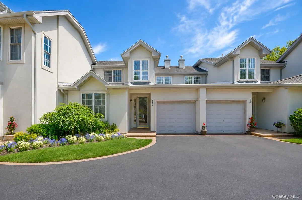 Property Slideshow image 1 of 23 | 562 bardini dr, Huntington, NY, 11747