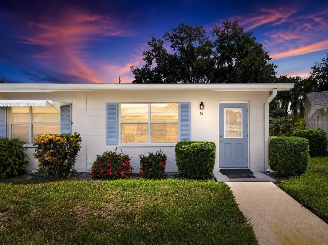 Property Slideshow image 1 of 19 | 402 dorchester pl 31, Sun City Center, FL, 33573