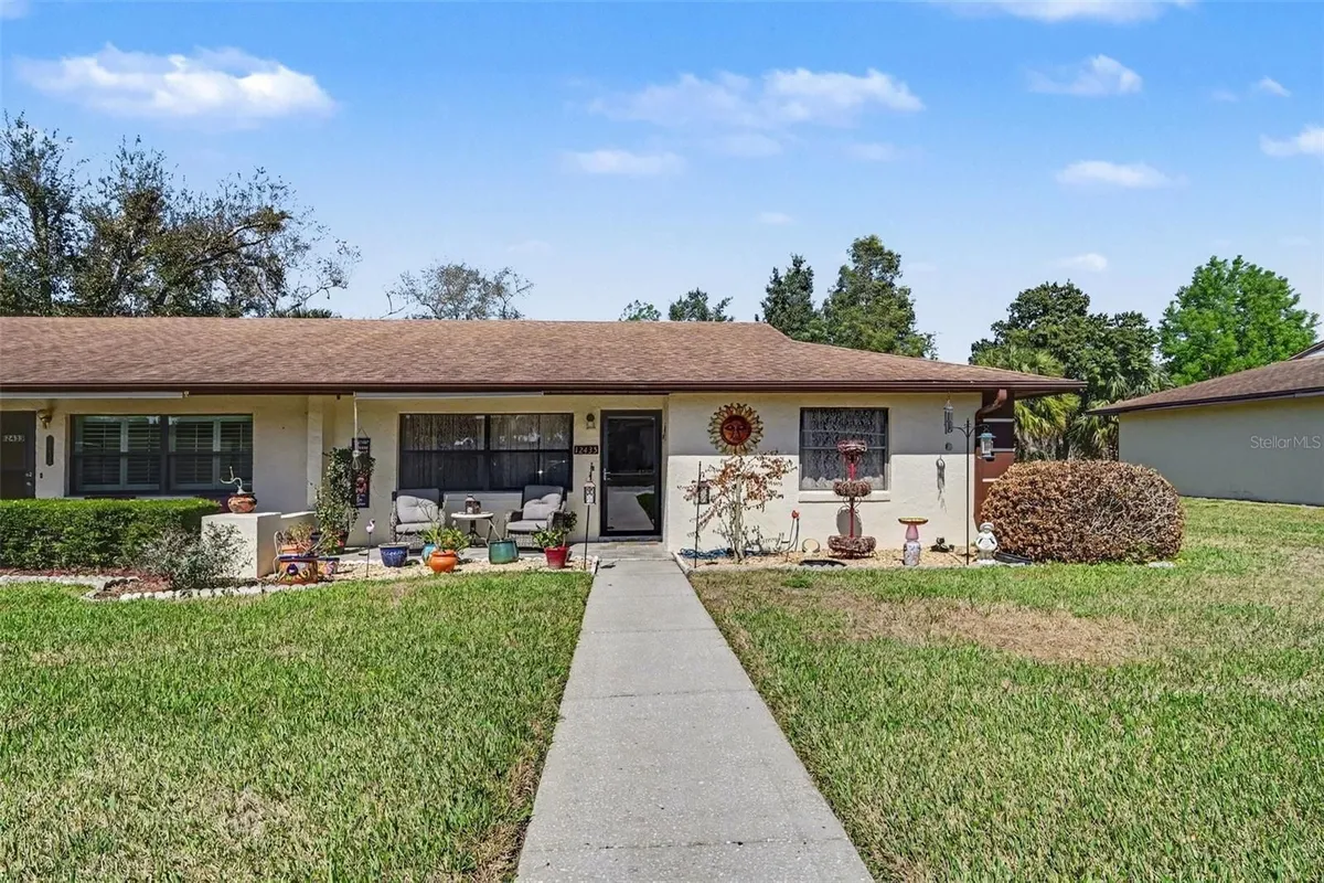 Property Slideshow image 1 of 30 | 12435 orangewood cir, Tavares, FL, 32778