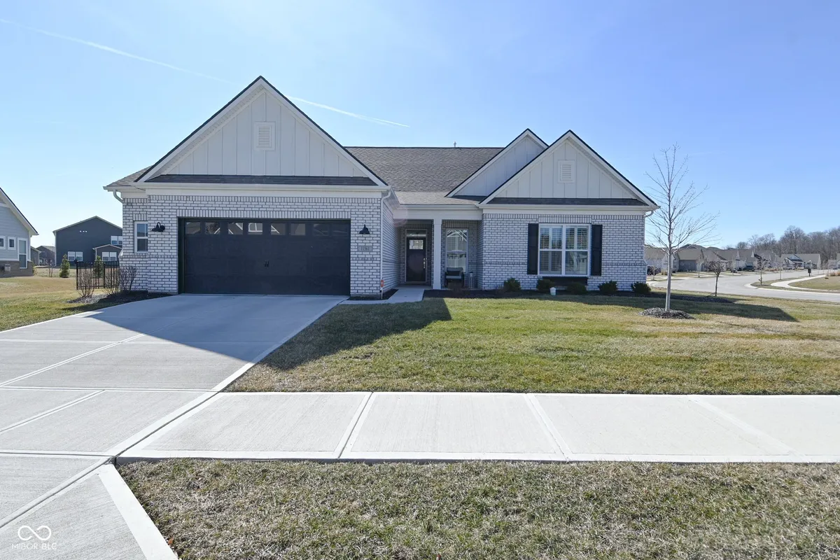 Property Slideshow image 1 of 40 | 11561 flynn pl, Noblesville, IN, 46060