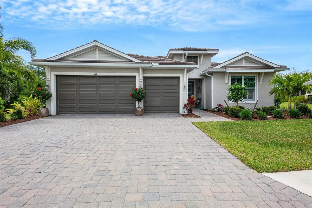 Property Slideshow image 1 of 89 | 617 mistiflower cir, Nokomis, FL, 34275