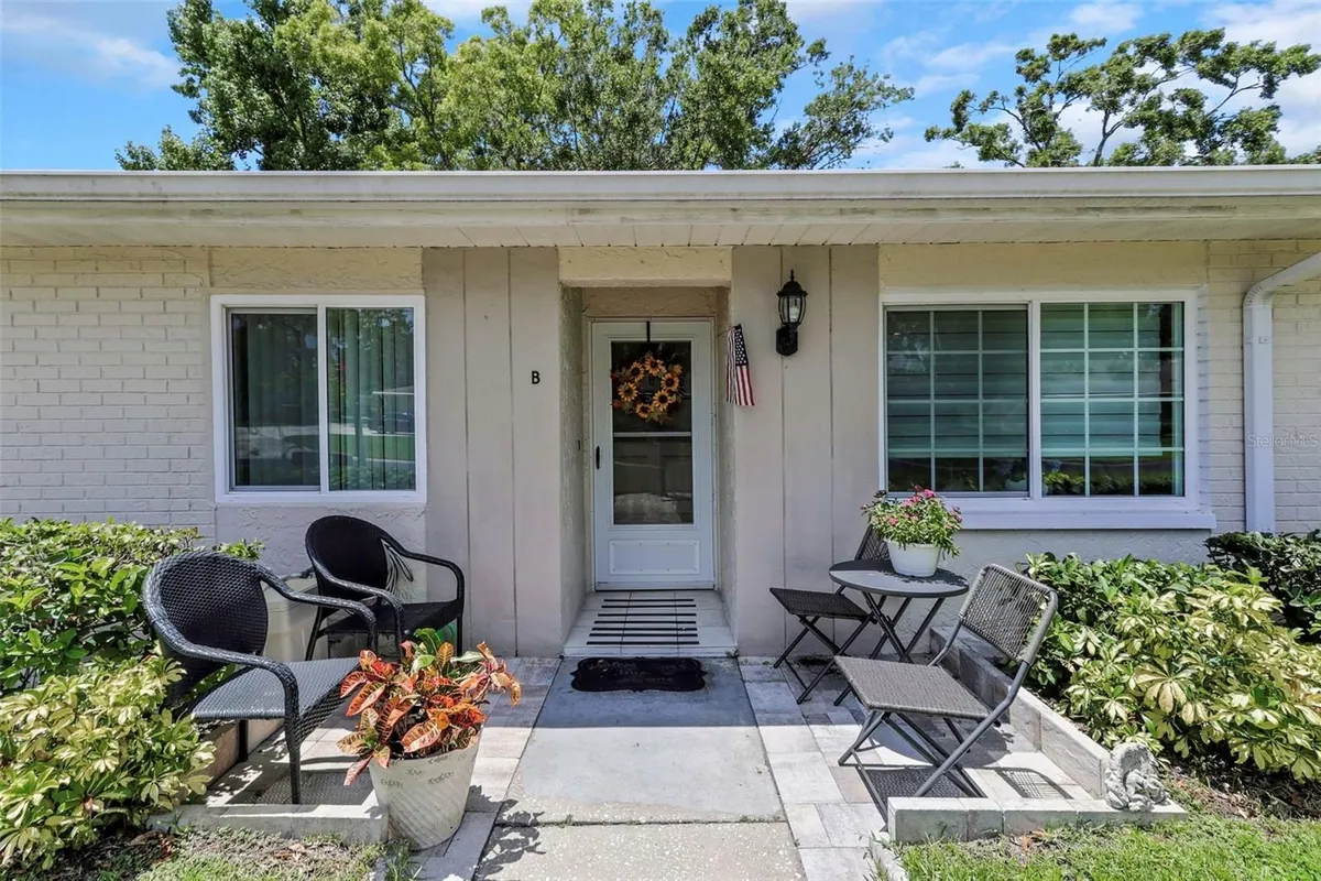 Property Slideshow image 1 of 37 | 1011 dunrobin dr b, Palm Harbor, FL, 34684