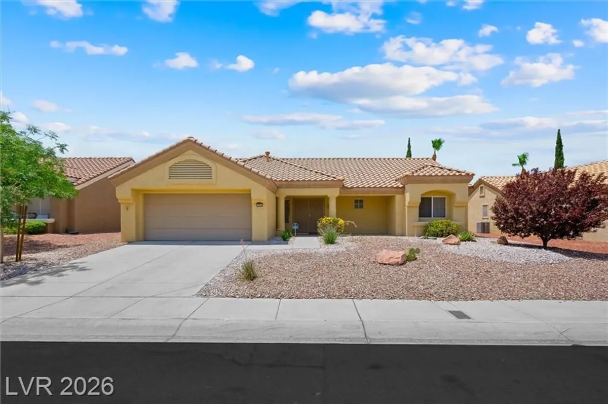 Property Slideshow image 1 of 48 | 2517 desert sands dr, Las Vegas, NV, 89134
