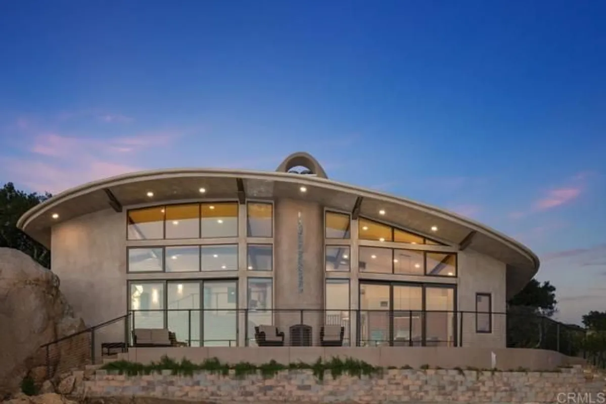 Property Slideshow image 1 of 57 | 10027 tall oak dr, Escondido, CA, 92026