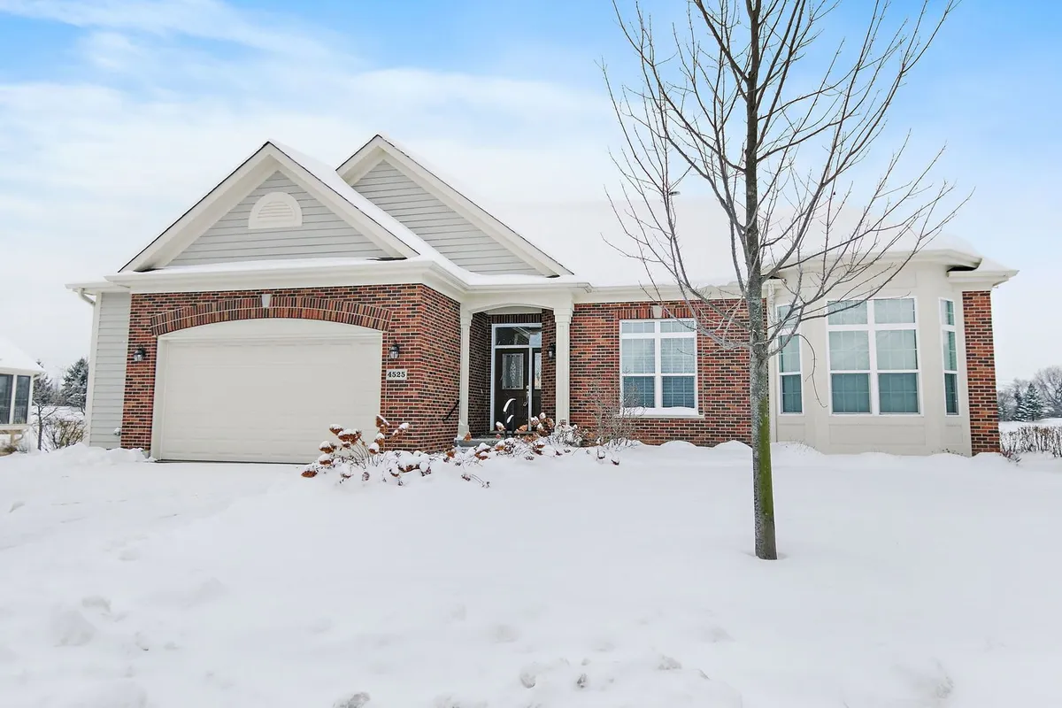 Property Slideshow image 1 of 51 | , Lake In The Hills, IL, 60156