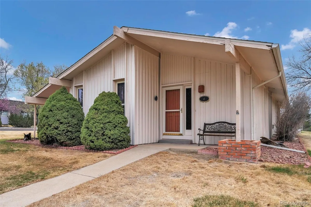 Property Slideshow image 1 of 18 | 4 douglas dr, Broomfield, CO, 80020