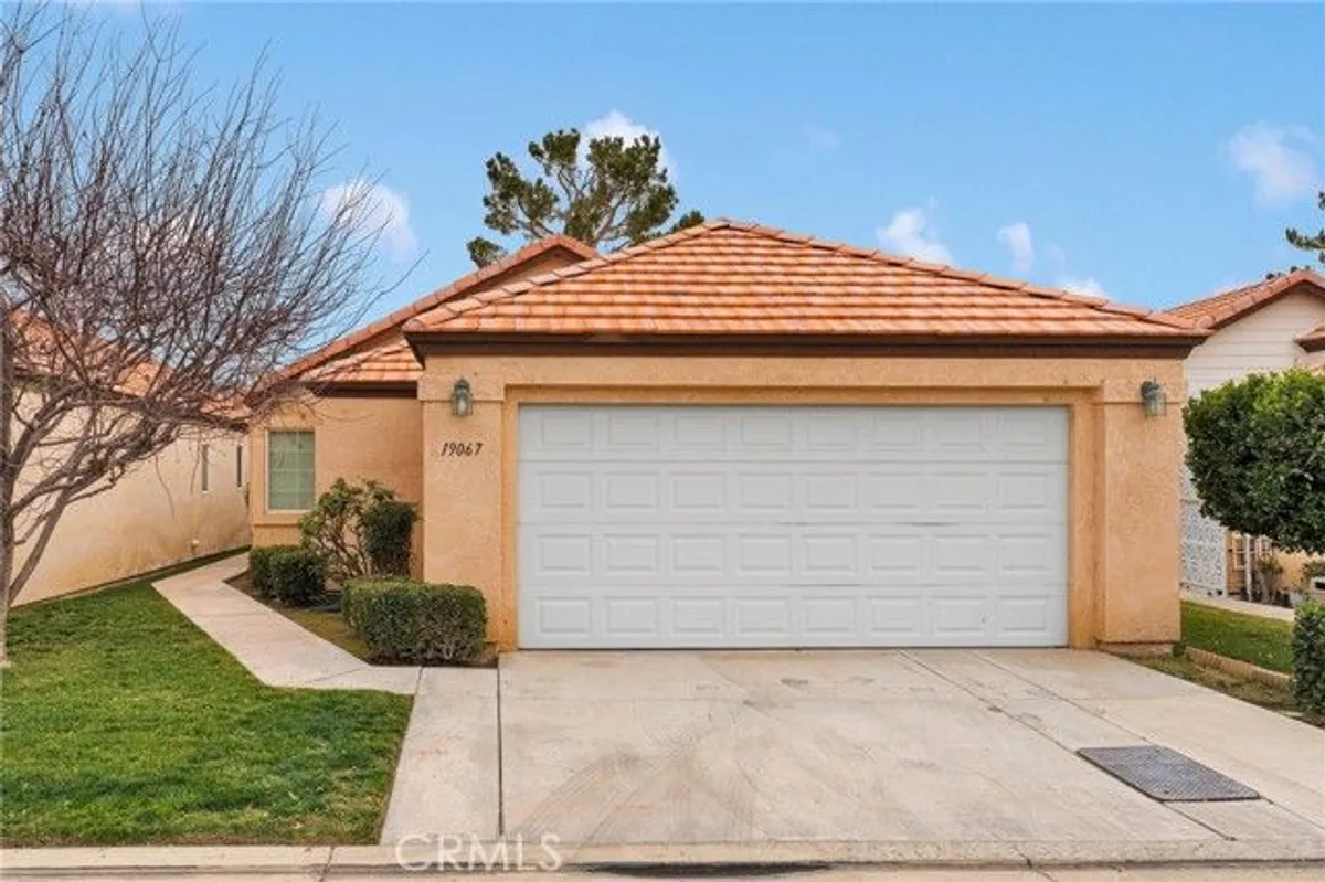 Property Slideshow image 1 of 24 | 19067 pamela ln, Apple Valley, CA, 92308