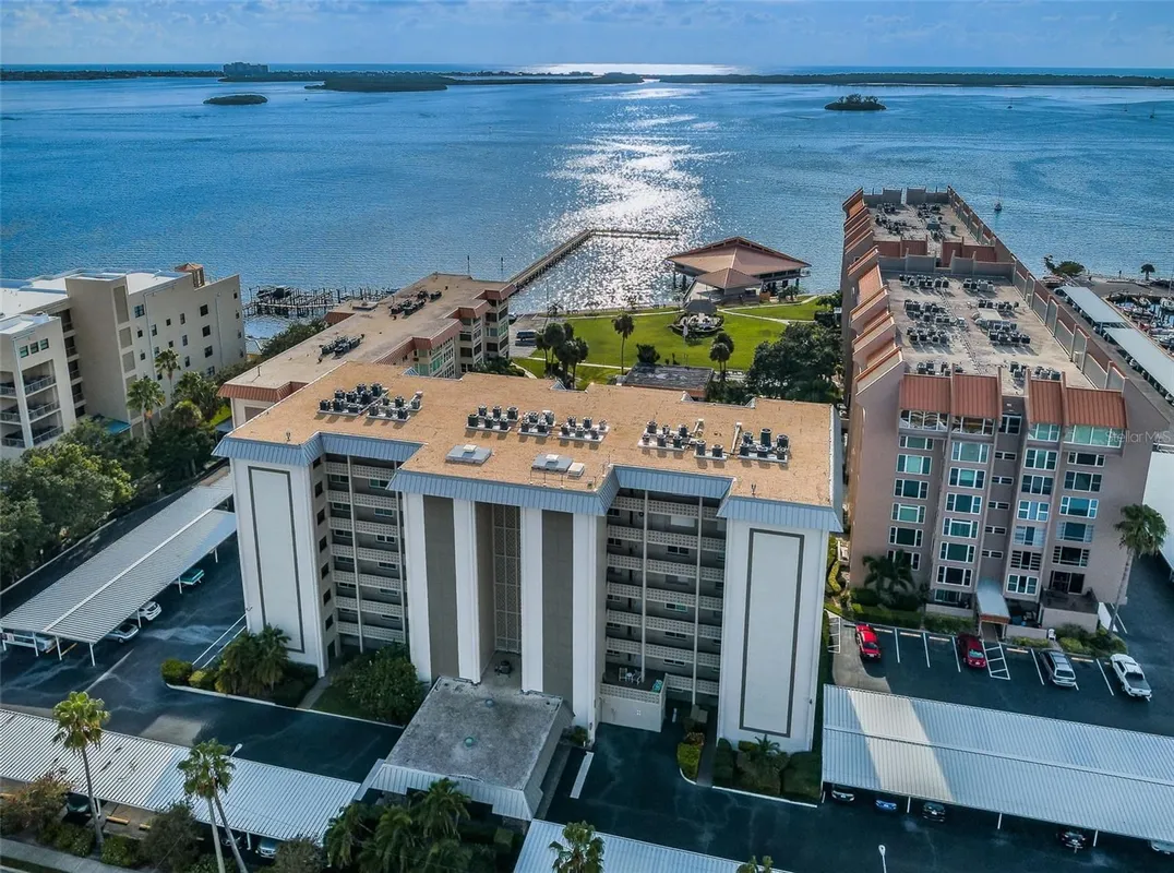 Property Slideshow image 1 of 46 | 622 edgewater dr 123, Dunedin, FL, 34698