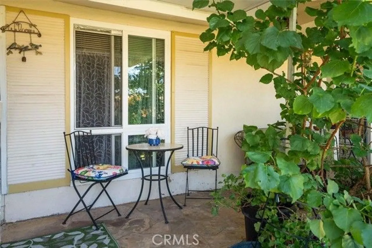 Property Slideshow image 1 of 27 | 26742 whispering leaves unit b b, Newhall, CA, 91321