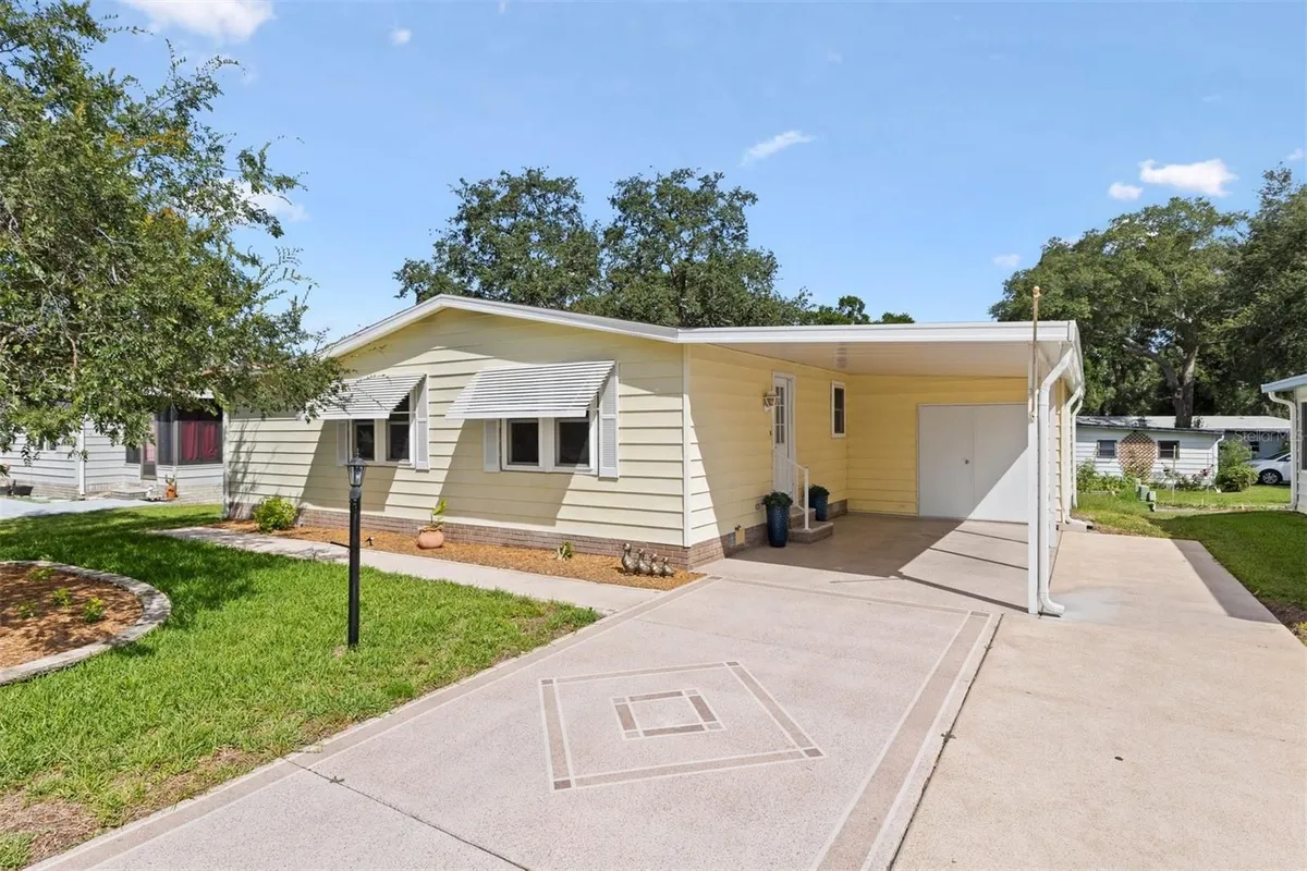 Property Slideshow image 1 of 20 | 1726 hilton head blvd, Lady Lake, FL, 32159