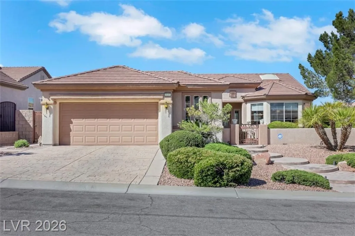 Property Slideshow image 1 of 43 | 2025 wildwood lake st, Henderson, NV, 89052