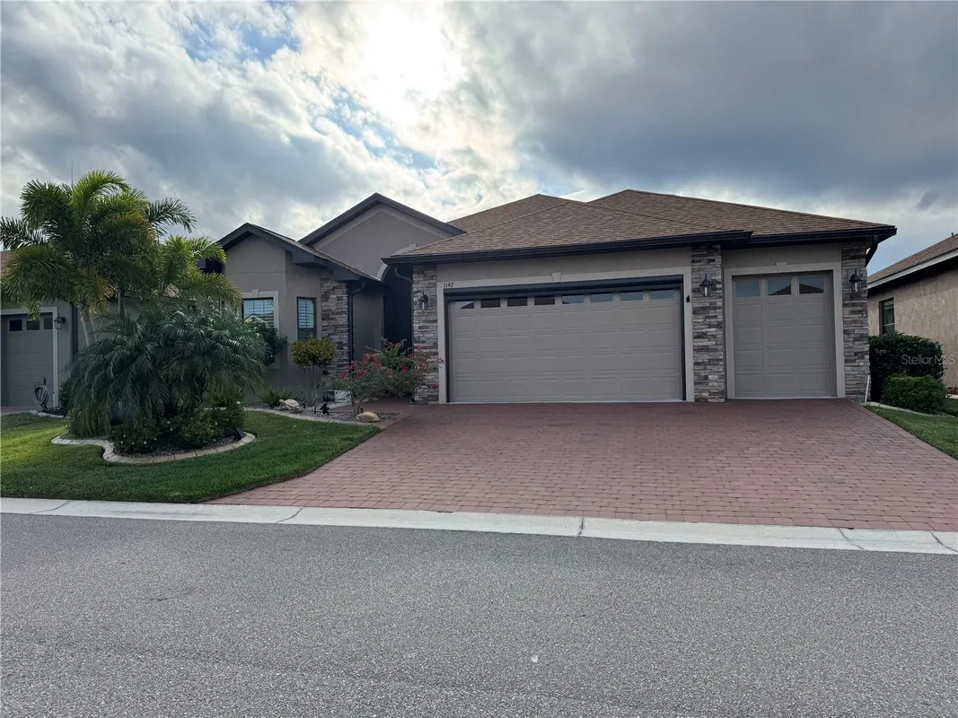 Property Slideshow image 1 of 36 | 1142 sawgrass dr, Winter Haven, FL, 33884