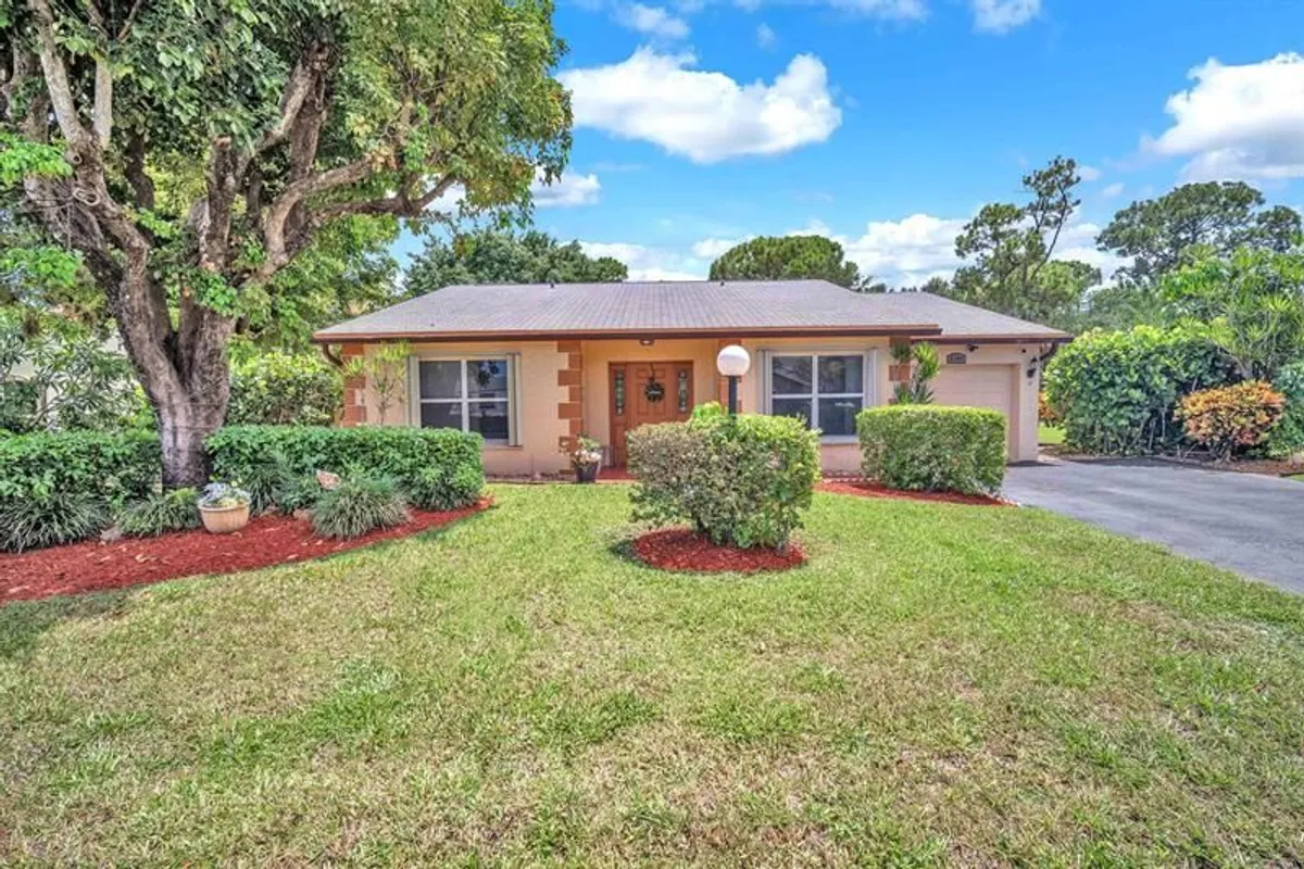 Property Slideshow image 1 of 36 | 6104 rainbow cir, Greenacres, FL, 33463
