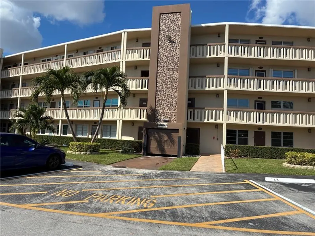 Property Slideshow image 1 of 7 | 1024 farnham o # 1024, Deerfield Beach, FL, 33442