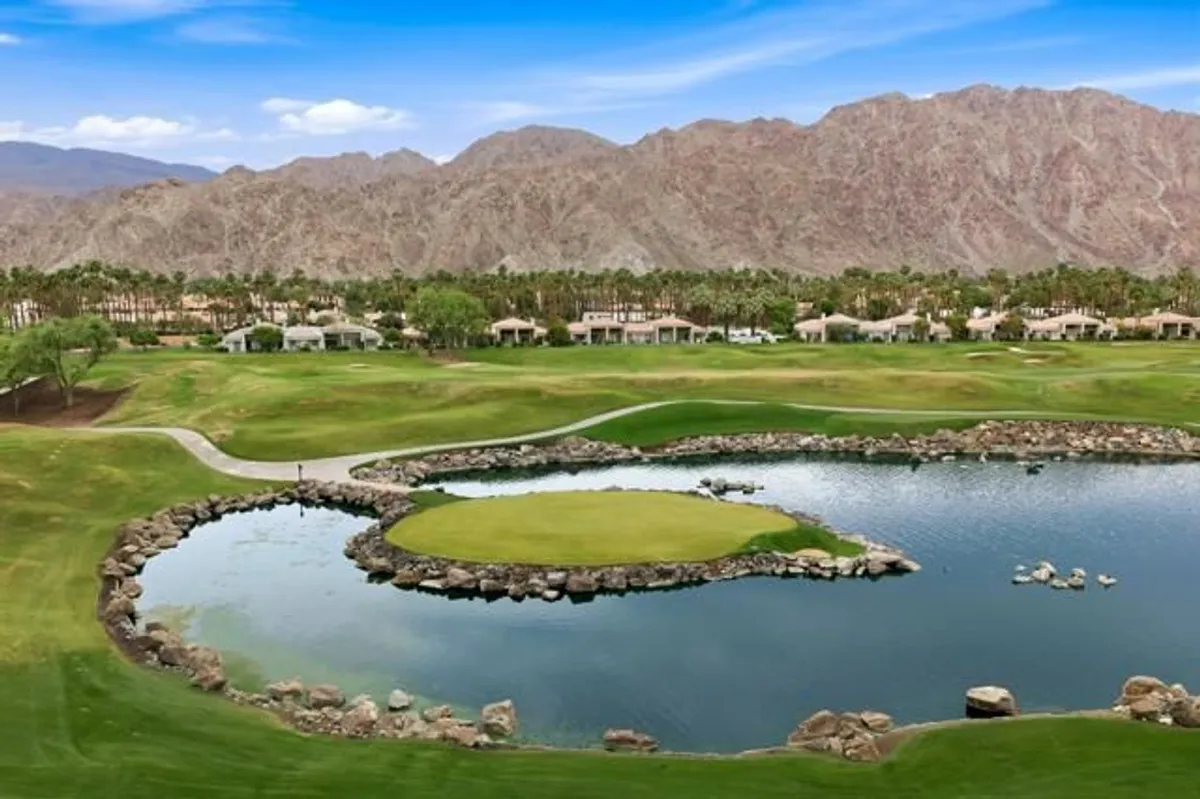 Property Slideshow image 1 of 39 | 55359 winged foot, La Quinta, CA, 92253